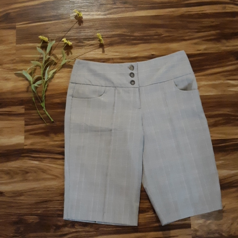 Speechless dress shorts. Tan with light pink lines. Size 3